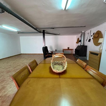 Casa Grande De Tres Plantas Con Parking Gratis Villa Linares  Exterior foto