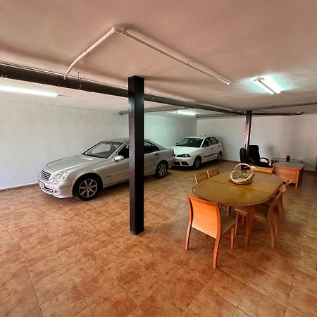 Casa Grande De Tres Plantas Con Parking Gratis Villa Linares  Exterior foto