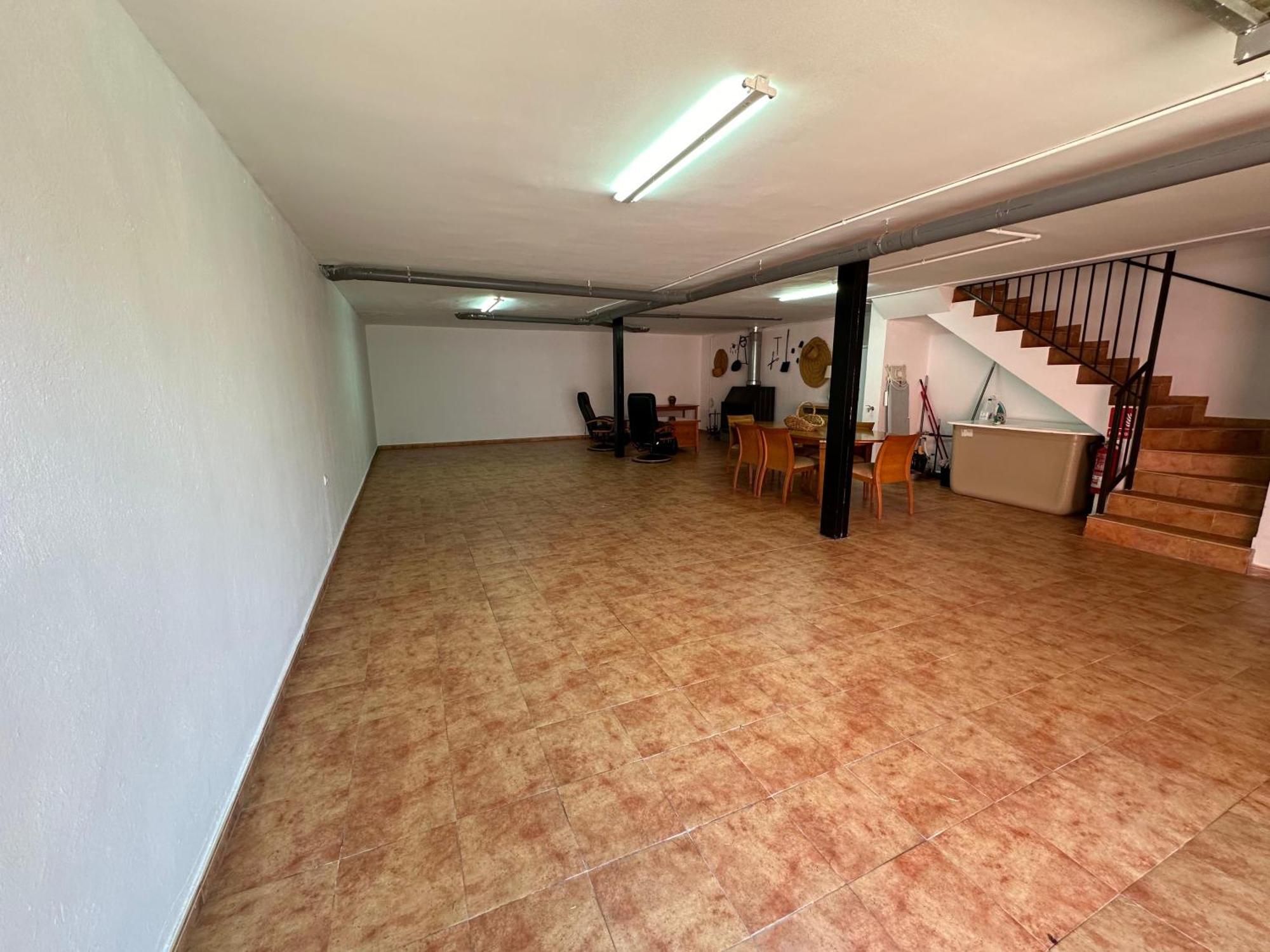 Casa Grande De Tres Plantas Con Parking Gratis Villa Linares  Exterior foto