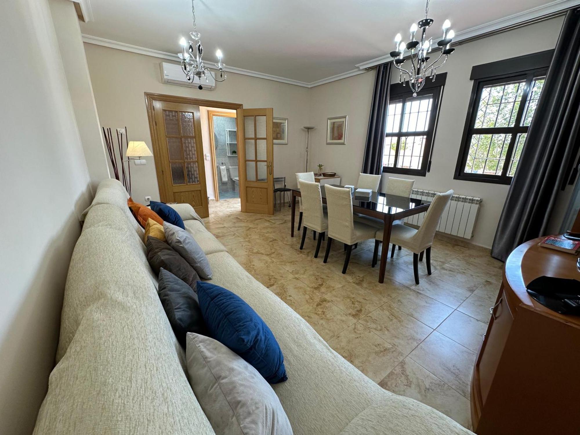 Casa Grande De Tres Plantas Con Parking Gratis Villa Linares  Exterior foto