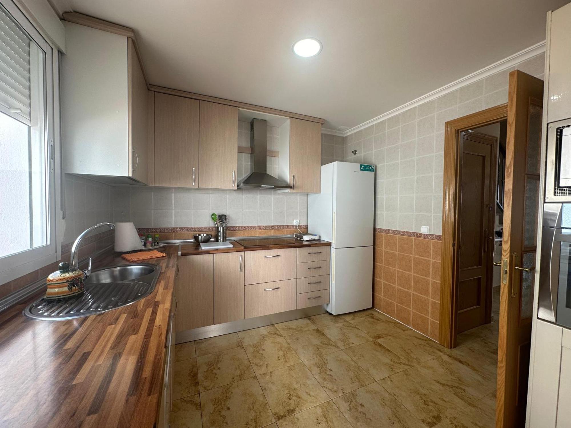 Casa Grande De Tres Plantas Con Parking Gratis Villa Linares  Exterior foto