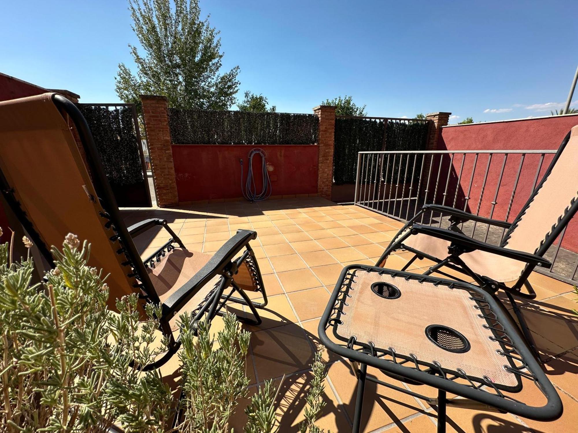 Casa Grande De Tres Plantas Con Parking Gratis Villa Linares  Exterior foto
