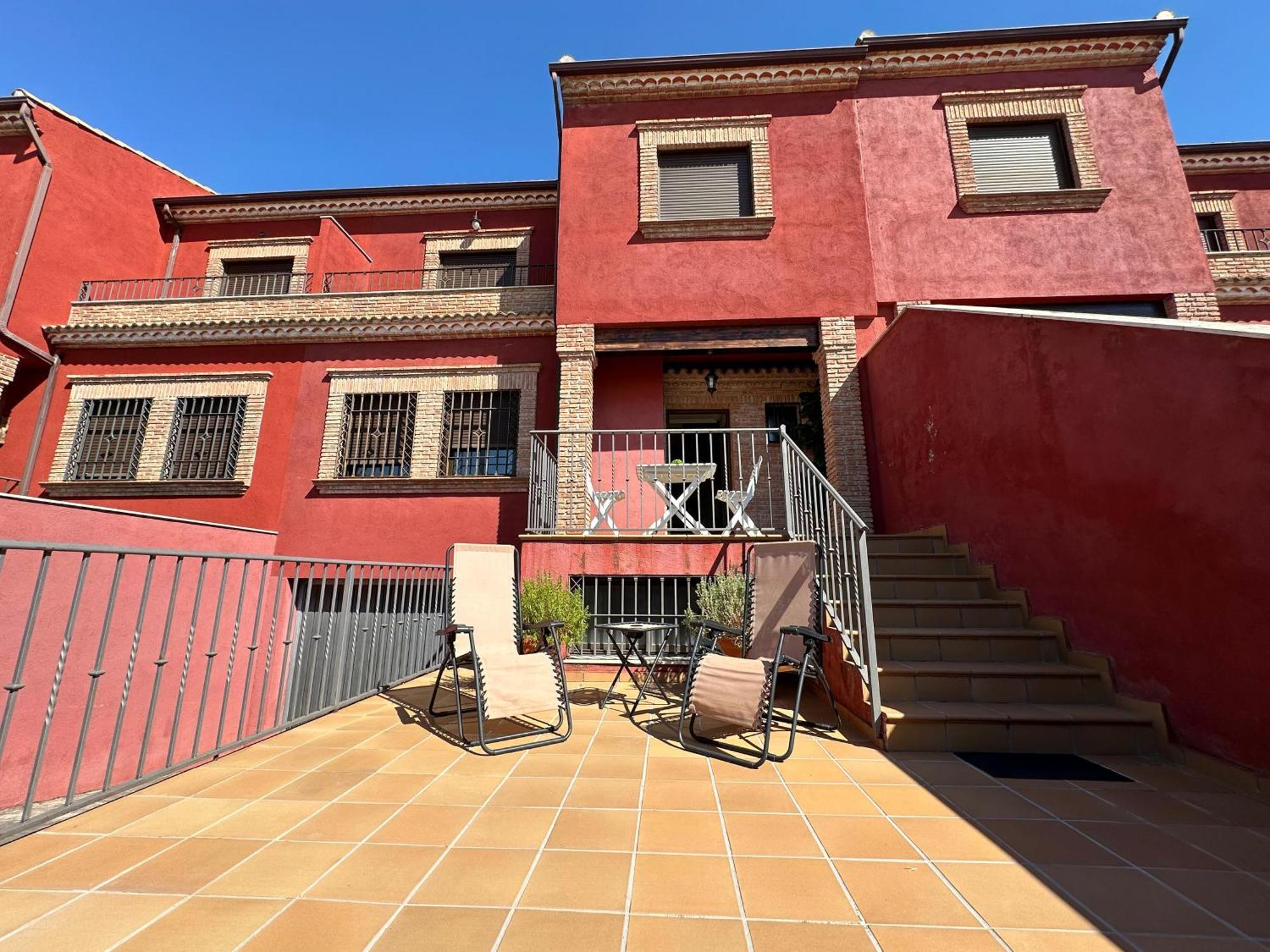 Casa Grande De Tres Plantas Con Parking Gratis Villa Linares  Exterior foto